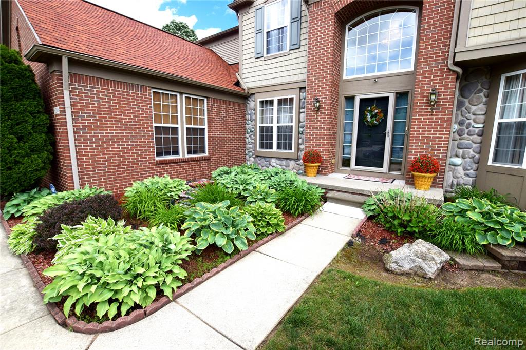 6240 Moonstone Court, Grand Blanc, MI 48439 — Photo 2