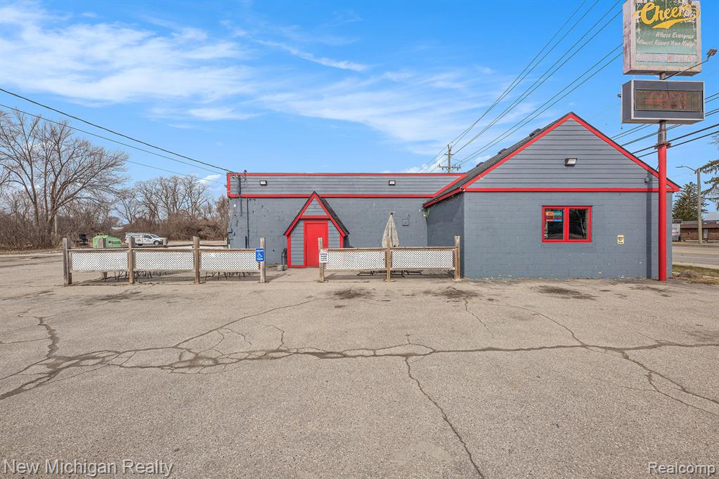 2661 DIXIE, Waterford, MI 48328