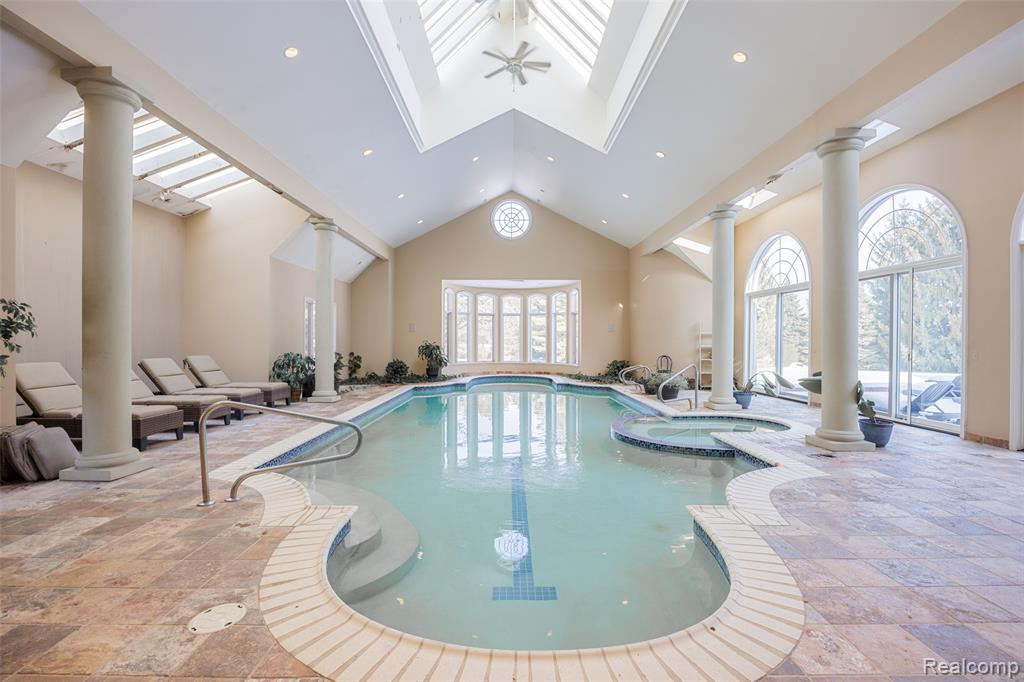 5165 Abbey Road, Rochester, MI, 48306