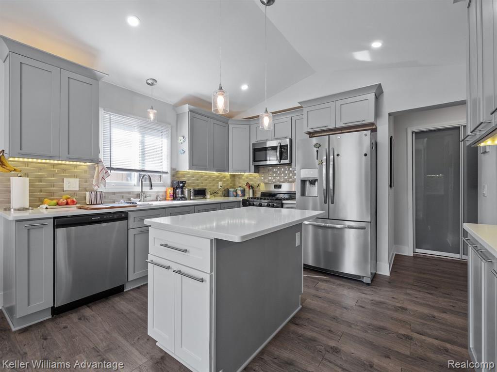 22181 LANCREST, Farmington Hills, MI 48335 — Photo 2