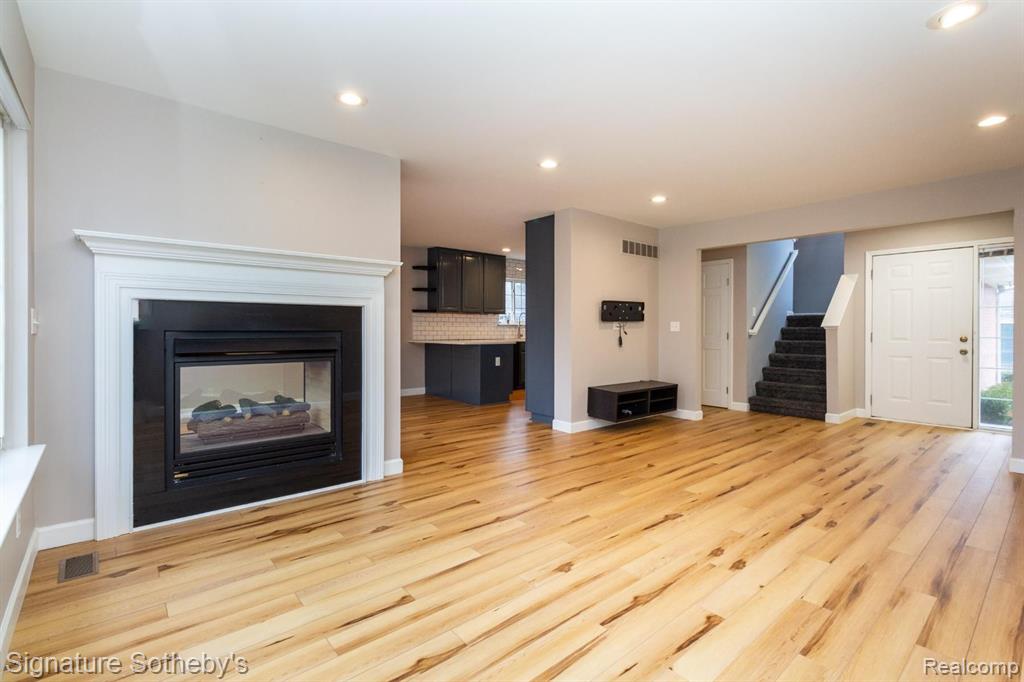 521 James Circle, Royal Oak, MI 48067 — Photo 6