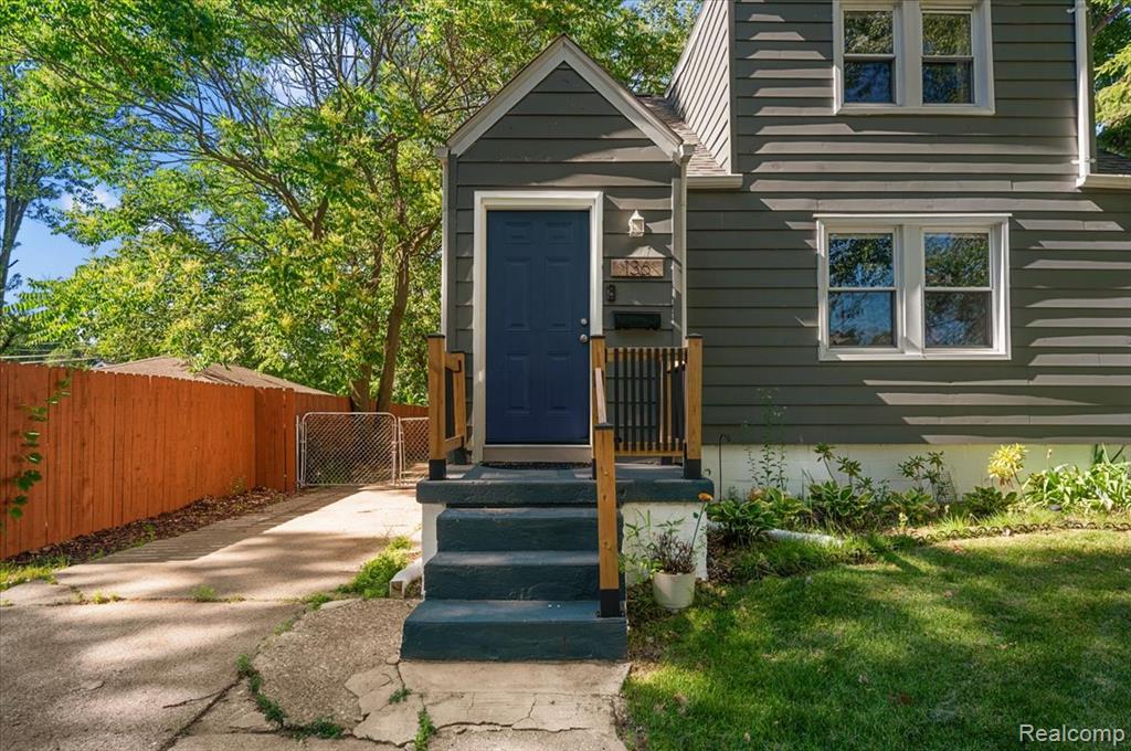 136 W Elza Avenue, Hazel Park, MI 48030 — Photo 3