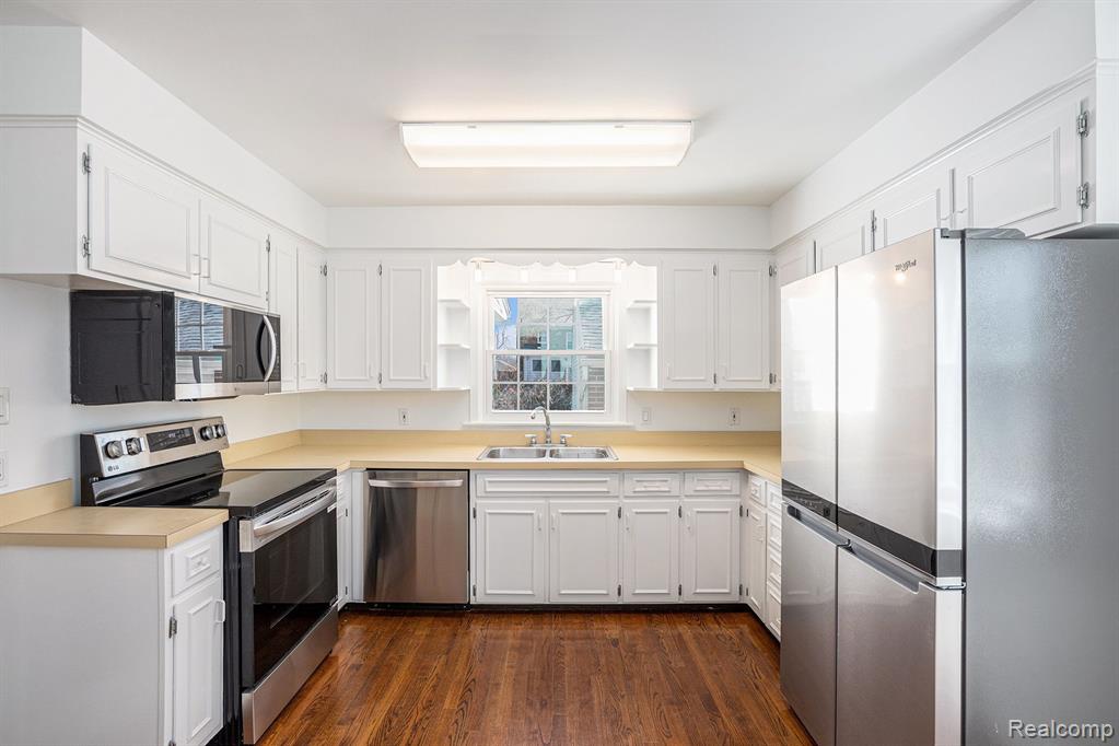 913 BEARD Street, Flint, MI 48503 — Photo 9