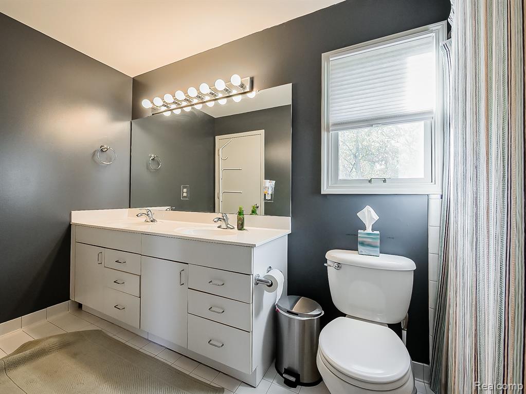 5570 Wildrose Avenue, West Bloomfield, MI — Photo 17
