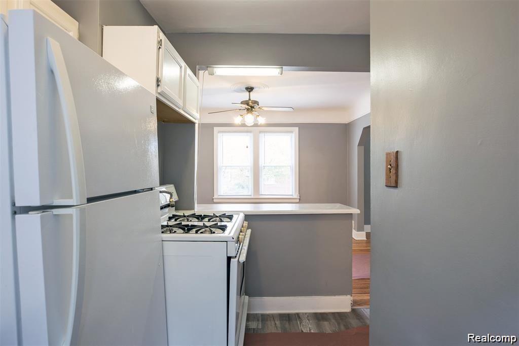 6753 HEYDEN Street, Dearborn Heights, MI 48127 — Photo 21