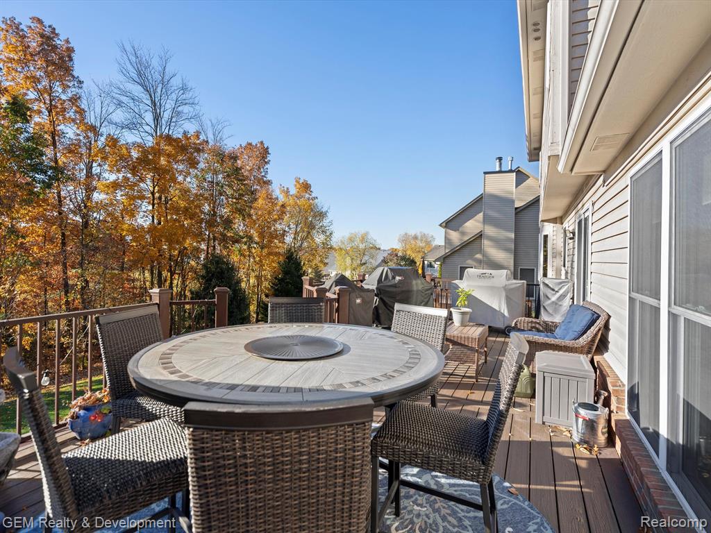 4163 DELPHINE Drive, Wixom, MI 48393 — Photo 35
