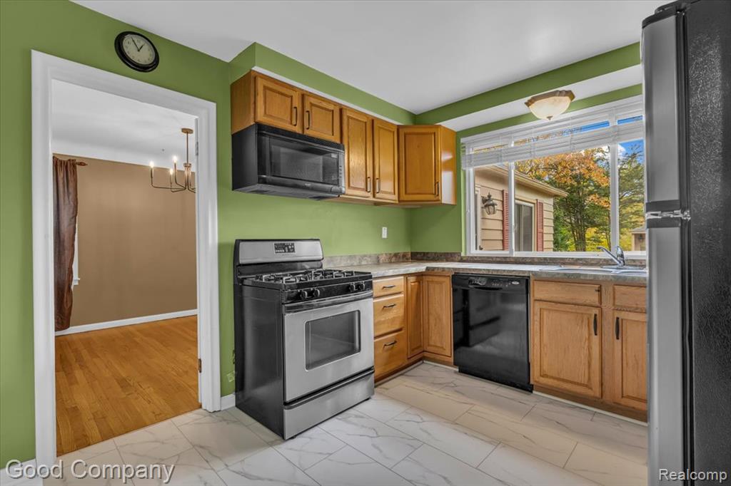 2564 WOODSTOCK Drive, Highland Park, MI 48203 — Photo 20