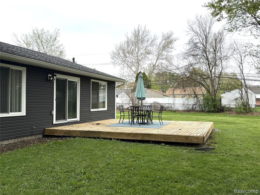 27860 Park Court, Madison Heights, MI 48071 — Photo 29