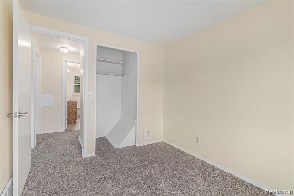 5397 Mapletree Drive, Flint, MI 48532 — Photo 9