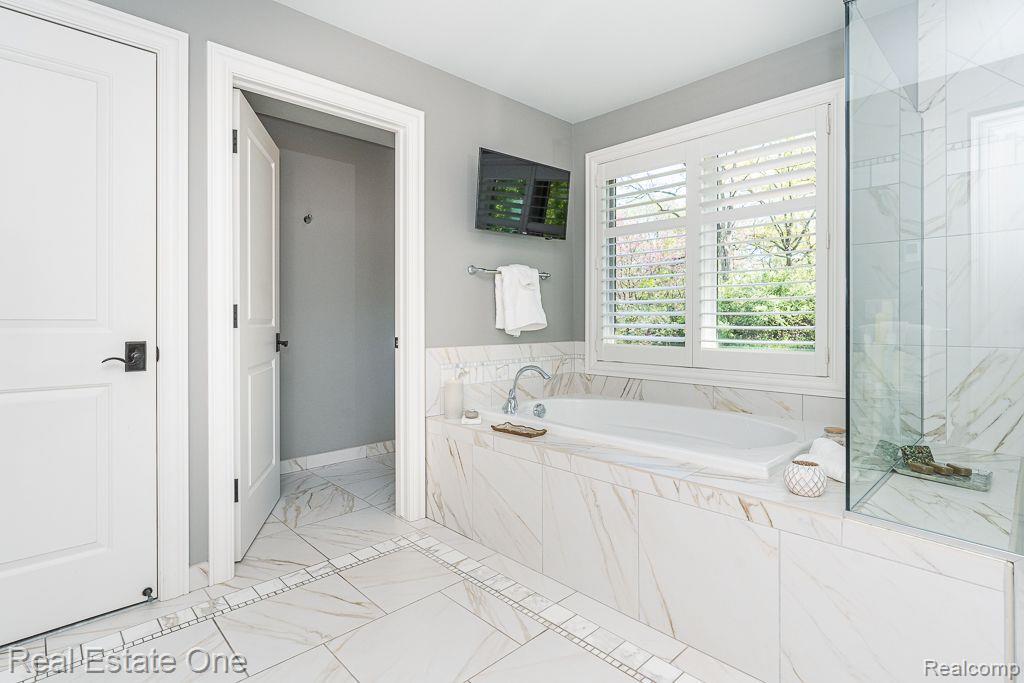 611 Wellington Circle, Rochester Hills, MI 48309 — Photo 53