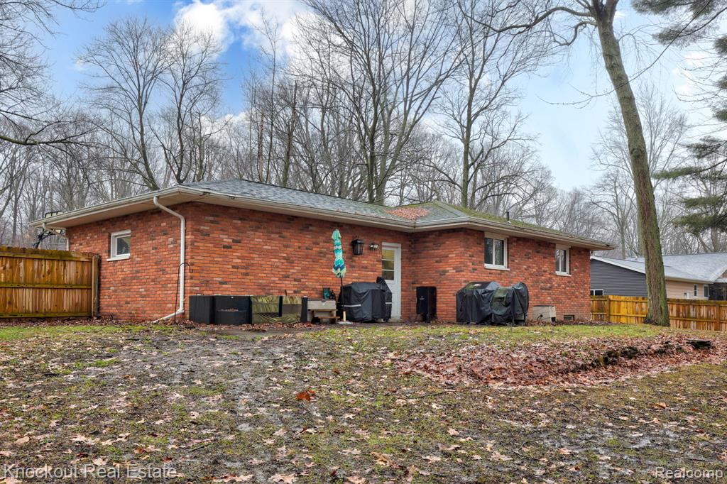 4256 Emerald Drive, Bridgeport, MI 48722 — Photo 33