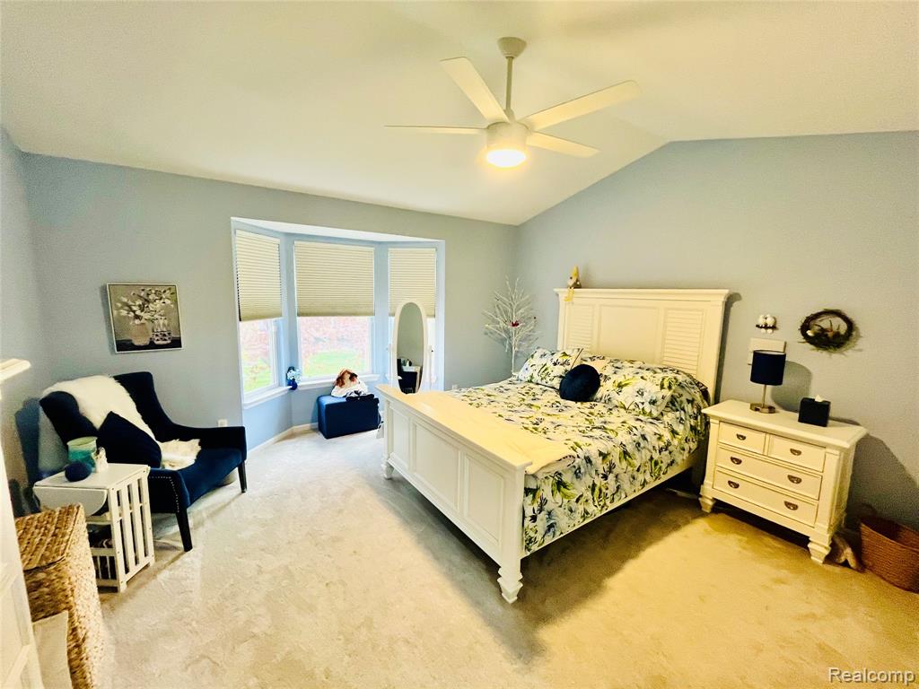 828 Woodhaven Drive, Commerce Twp, MI 48390 — Photo 17