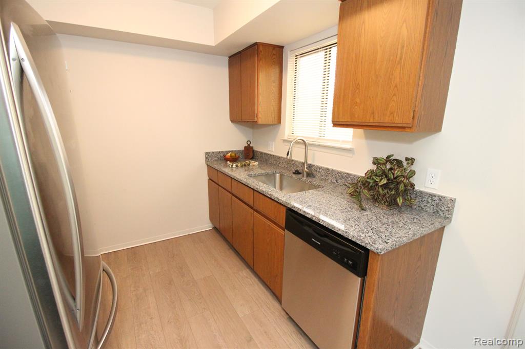 40831 HIGHPOINTE Drive, Clinton Twp, MI 48038 — Photo 8