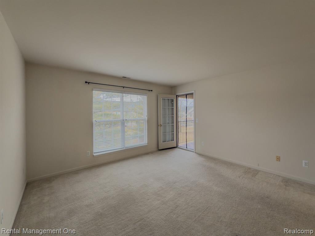 44327 LAKEPOINTE Drive, Sterling Heights, MI 48313 — Photo 34