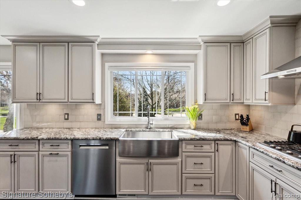 5896 HUNTERS GATE Drive, Troy, MI 48098 — Photo 9