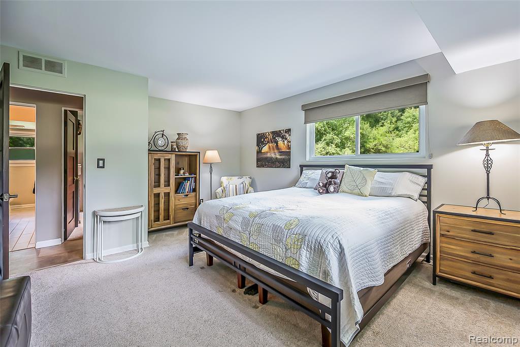 4990 Broomfield Lane, West Bloomfield, MI — Photo 47
