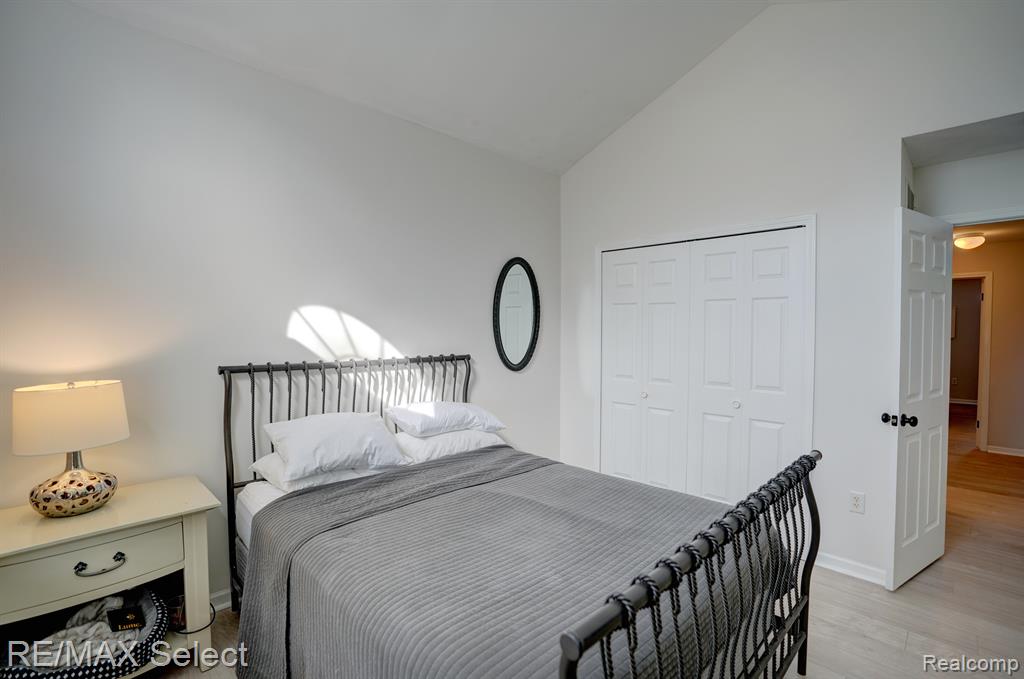 4392 OAK TREE Trail, Fenton, MI 48430 — Photo 38