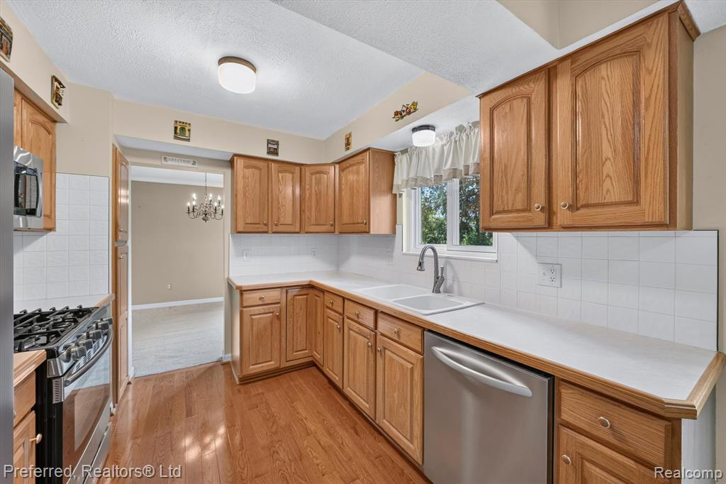 46596 Maidstone Road, Canton, MI 48187 — Photo 17