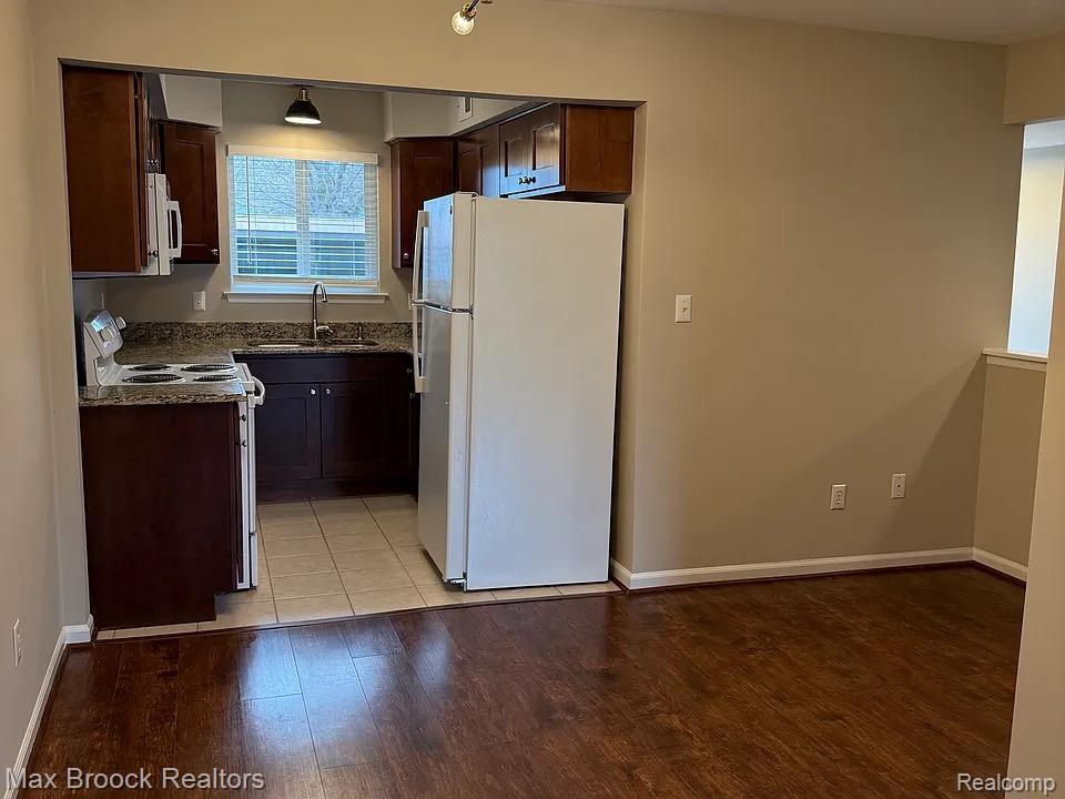 42491 Plymouth Hollow Drive, Plymouth, MI 48170 — Photo 9
