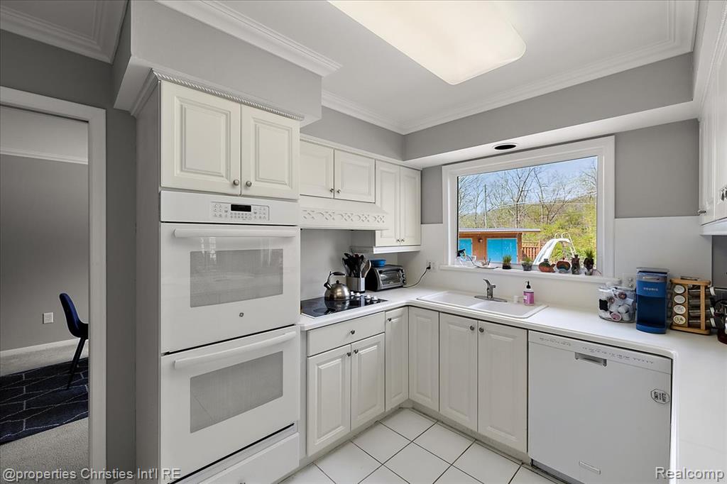 4160 Dawn Lane, West Bloomfield, MI 48323 — Photo 21