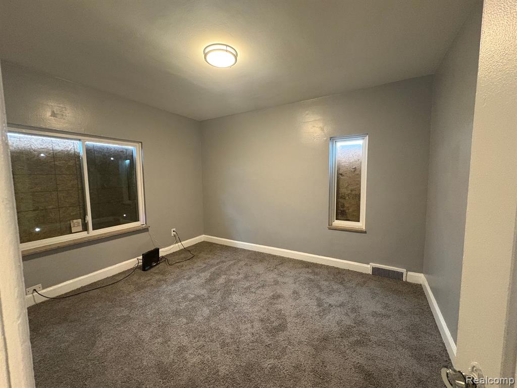 9755 SOMERSET Avenue, Detroit, MI 48224 — Photo 9