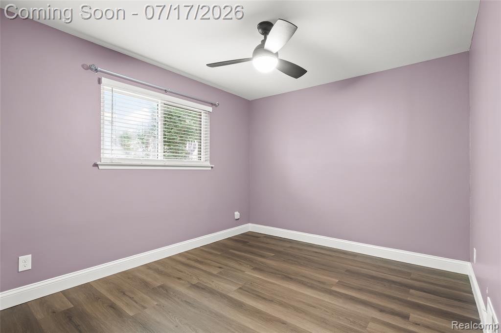 8385 Hillcrest Boulevard, Westland, MI — Photo 12
