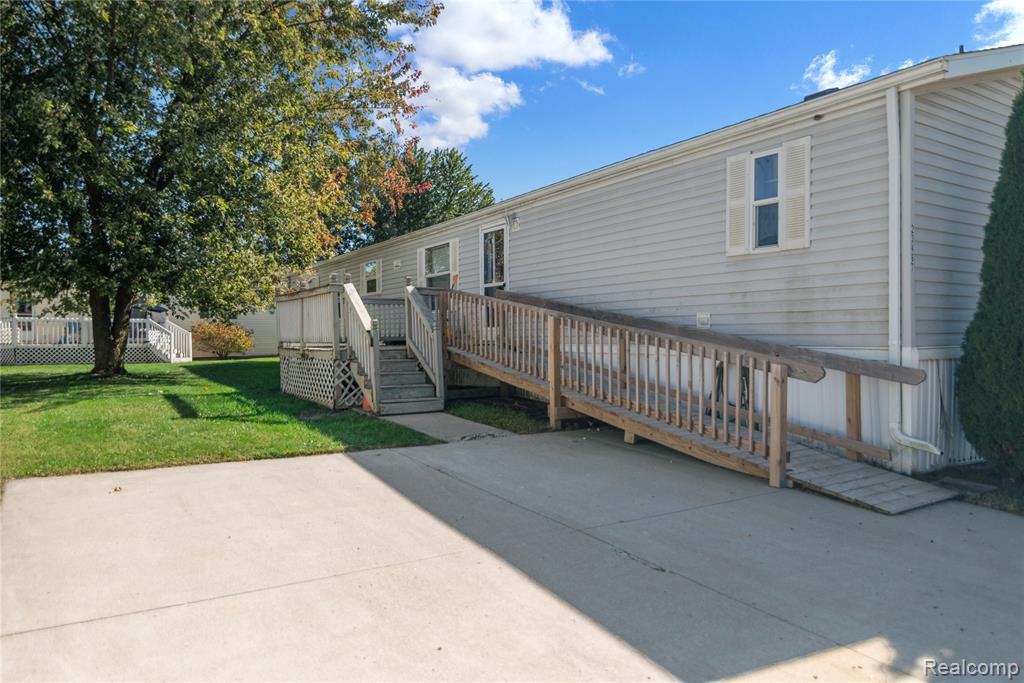 23467 Manor Road North, New Boston, MI 48164 — Photo 3
