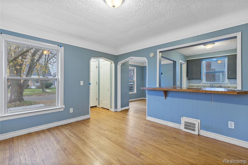 20301 KENOSHA Street, Harper Woods, MI 48225 — Photo 4