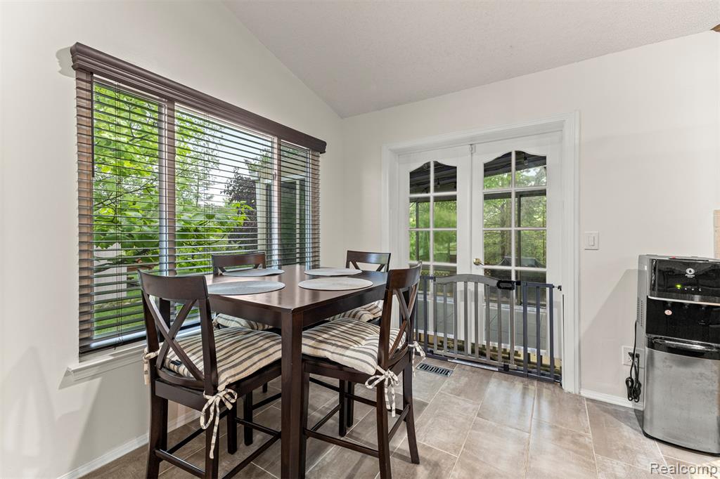 2481 Woodmont Drive E, Canton, MI 48188 — Photo 12