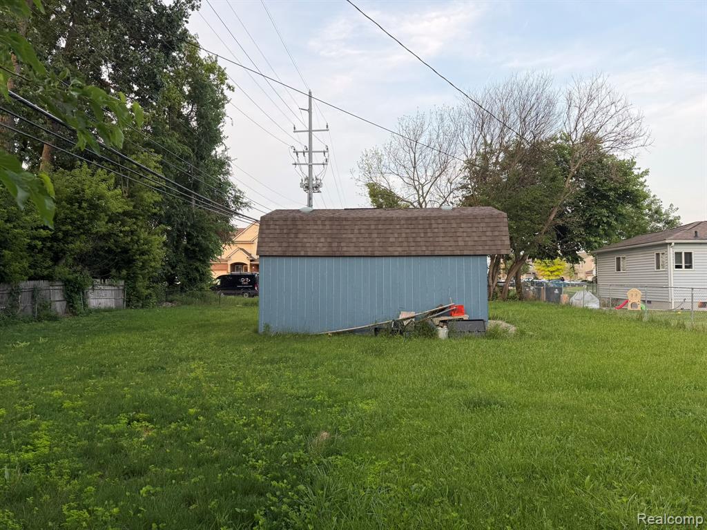 5775 N Dowling, Westland, MI — Photo 4