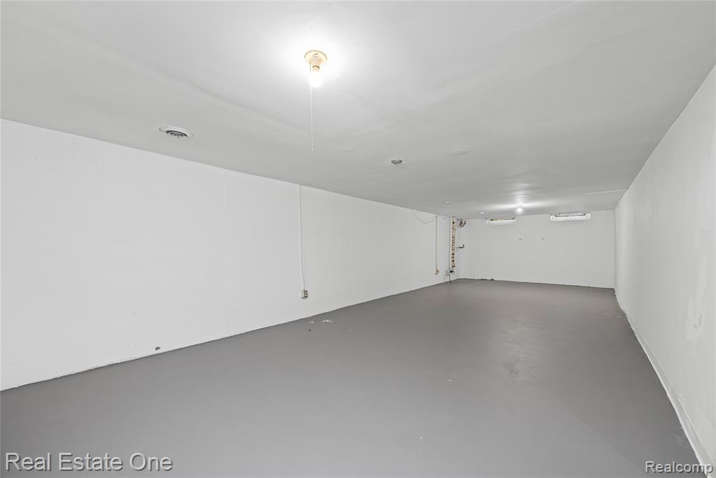 8177 Gary Avenue, Westland, MI — Photo 32