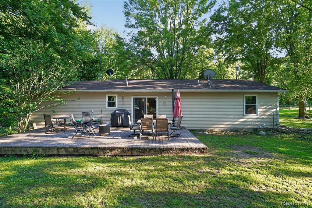 8696 Sargent Road, Fowlerville, MI 48836 — Photo 30