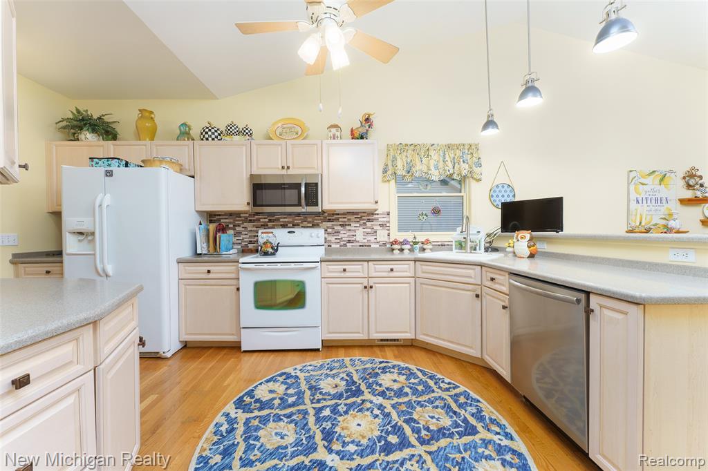 13111 Harbor Landings Drive, Fenton, MI 48430 — Photo 14