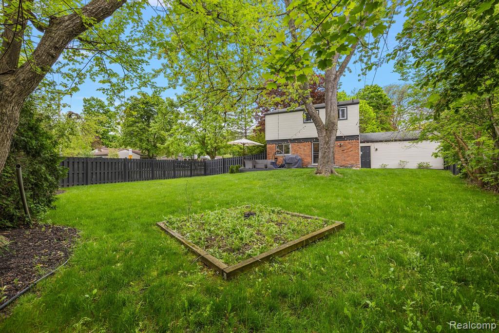 1000 CANTERBURY Street, Northville, MI 48167 — Photo 11