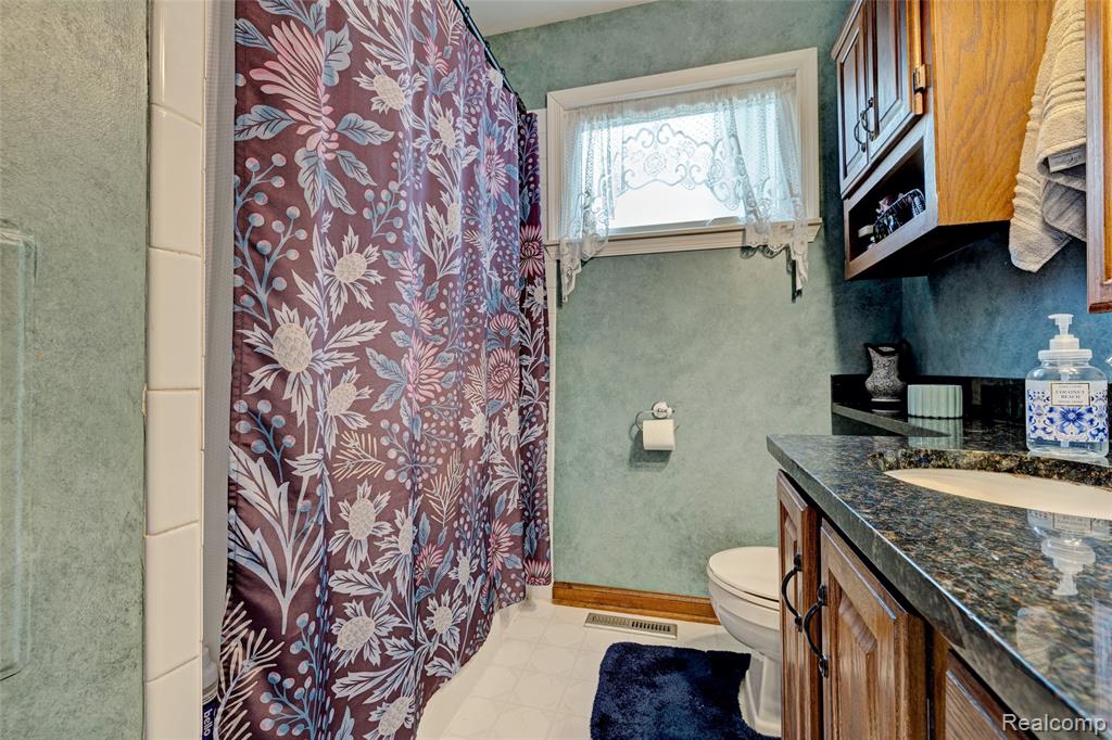 6437 Oriole Drive, Flint, MI 48506 — Photo 22
