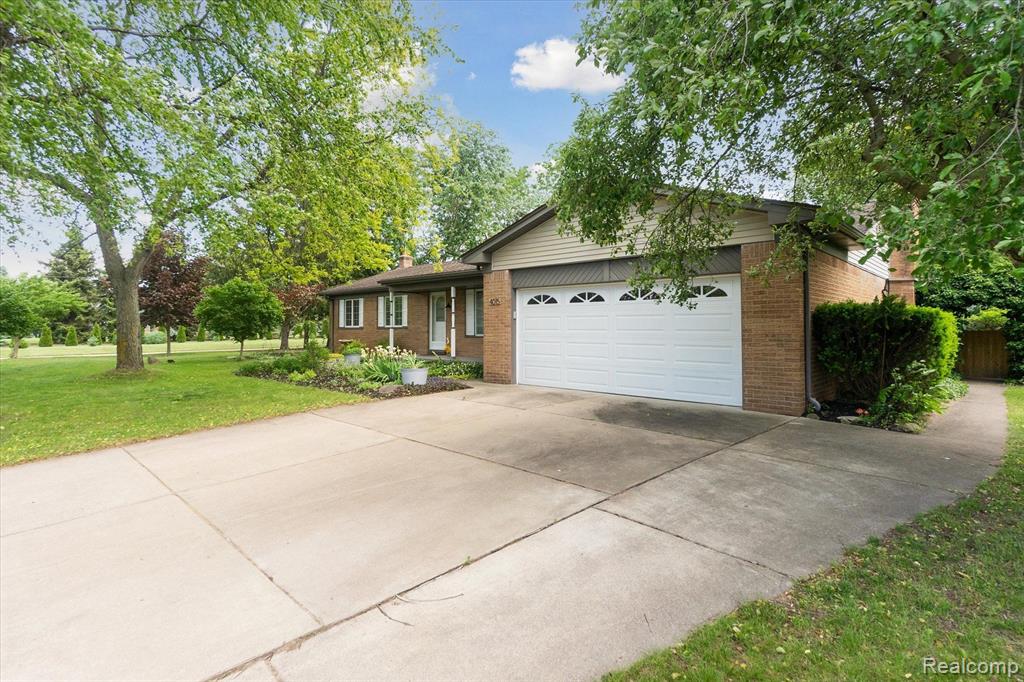 4015 VILLAGE Square, Brighton, MI 48114 — Photo 7