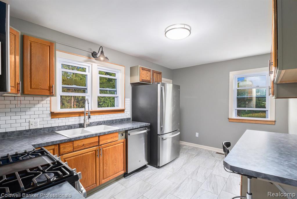 420 W Oakwood Road, Oxford, MI 48371 — Photo 6