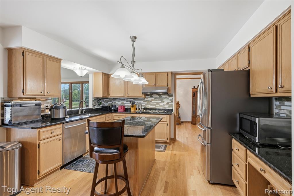 52825 Seven Oaks Drive, Utica, MI 48316 — Photo 4