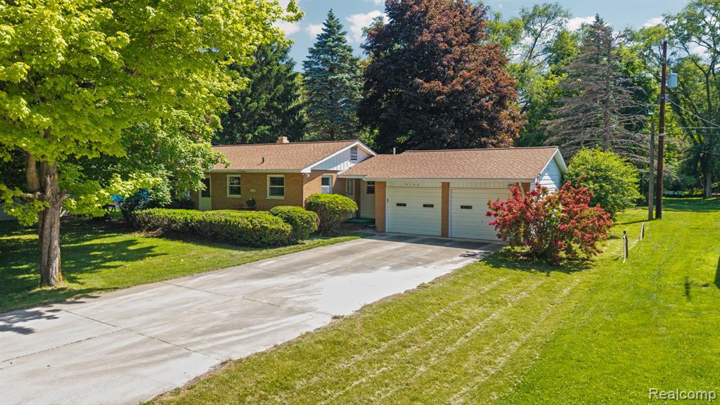 9144 Walnut Drive, Whitmore Lake, MI 48189 — front exterior