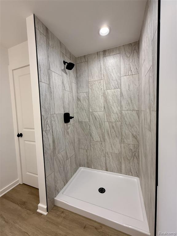 435 Village Drive, Walled Lake, MI 48390 — Photo 21
