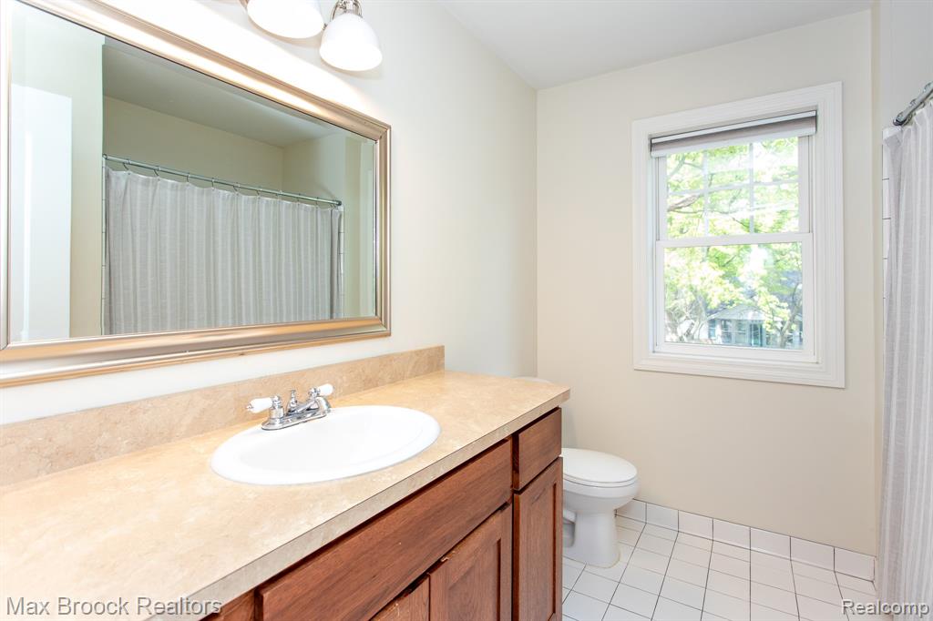 924 N Maple Avenue, Royal Oak, MI 48067 — Photo 35