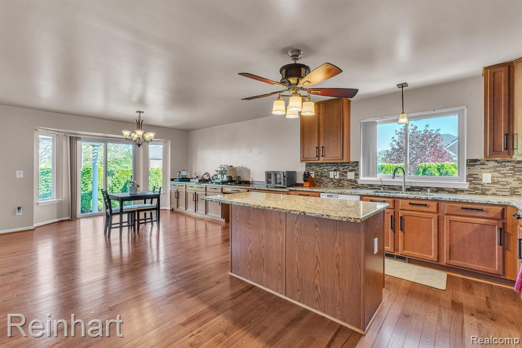 25340 VILLAGEWOOD, South Lyon, MI 48178 — Photo 13