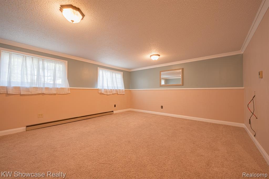 8621 OAKSIDE Avenue, Commerce Twp, MI 48382 — Photo 21