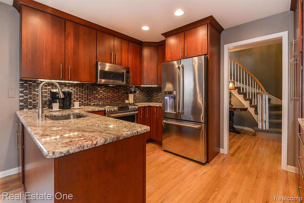 4490 GOLF VIEW Drive, Brighton, MI 48116 — Photo 31
