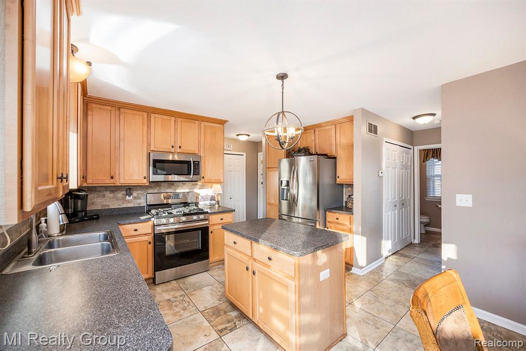 53147 Ashley Drive, New Baltimore, MI 48047 — Photo 13