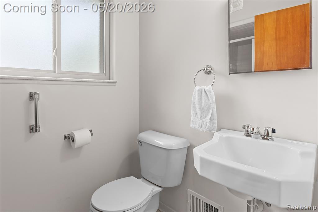 45078 Vanker Avenue, Utica, MI 48317 — Photo 46