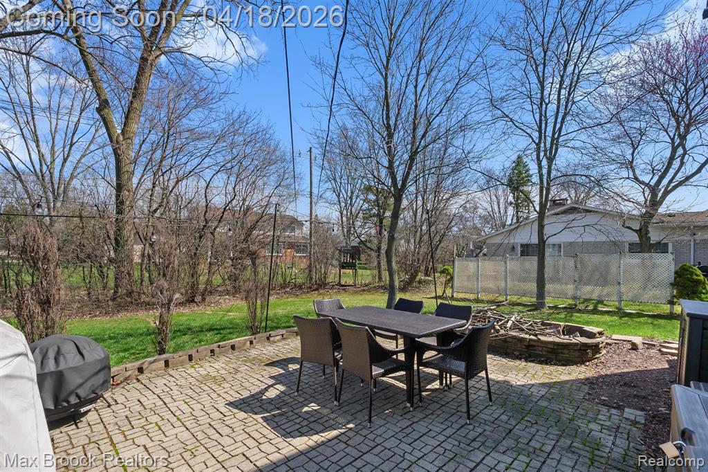 7359 Coach Lane, West Bloomfield, MI — Photo 56
