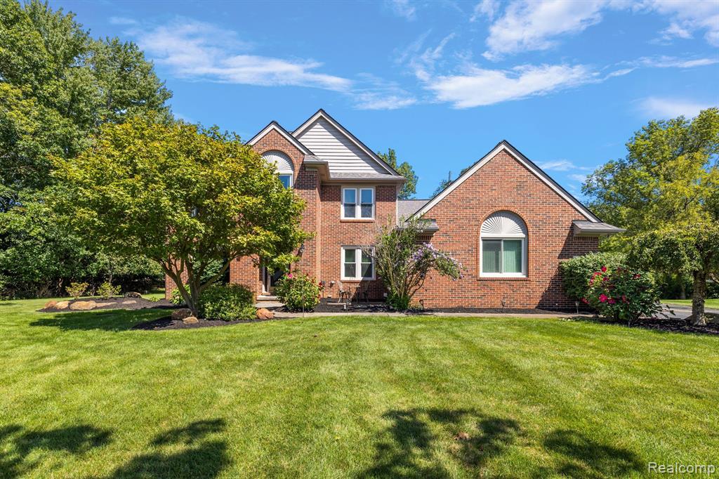 10161 LONGFORD Drive, South Lyon, MI 48178 — Photo 62