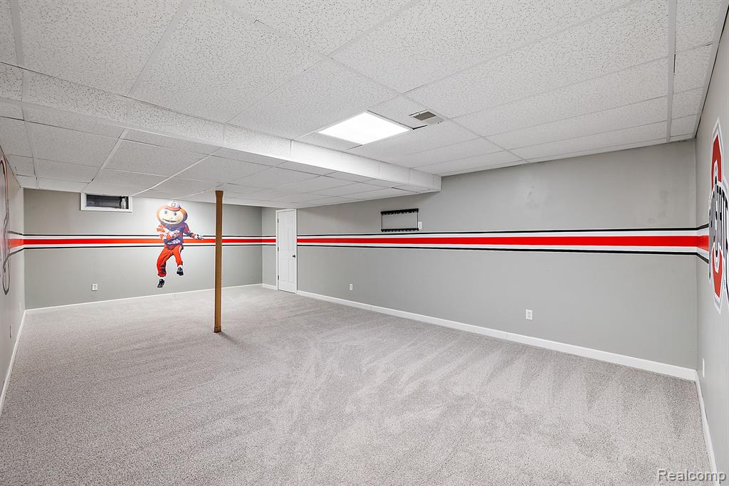10161 LONGFORD Drive, South Lyon, MI 48178 — Photo 52