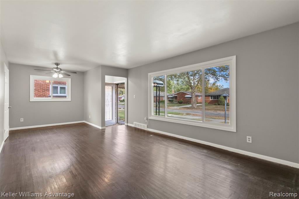 21701 Parklawn Street, Oak Park, MI 48237 — Photo 5